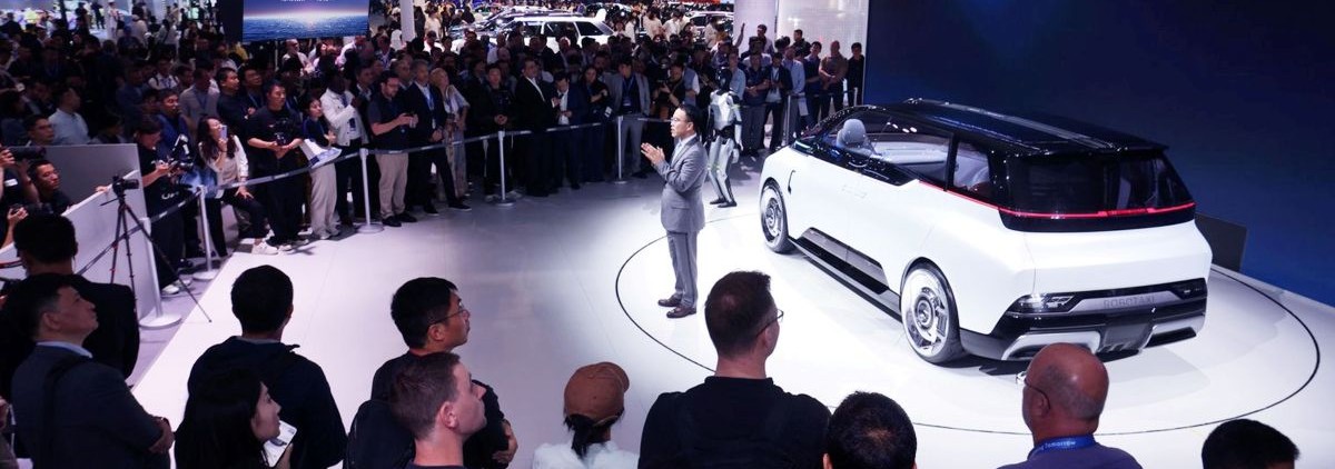 geely peing autoszalon nyito