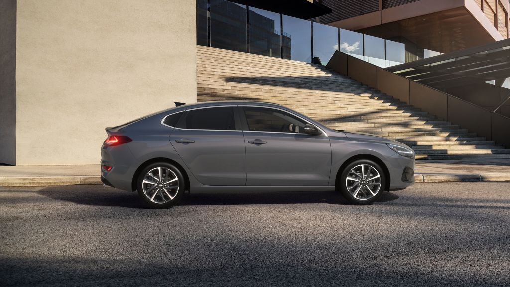 hyundai i30 fastback 2024 02