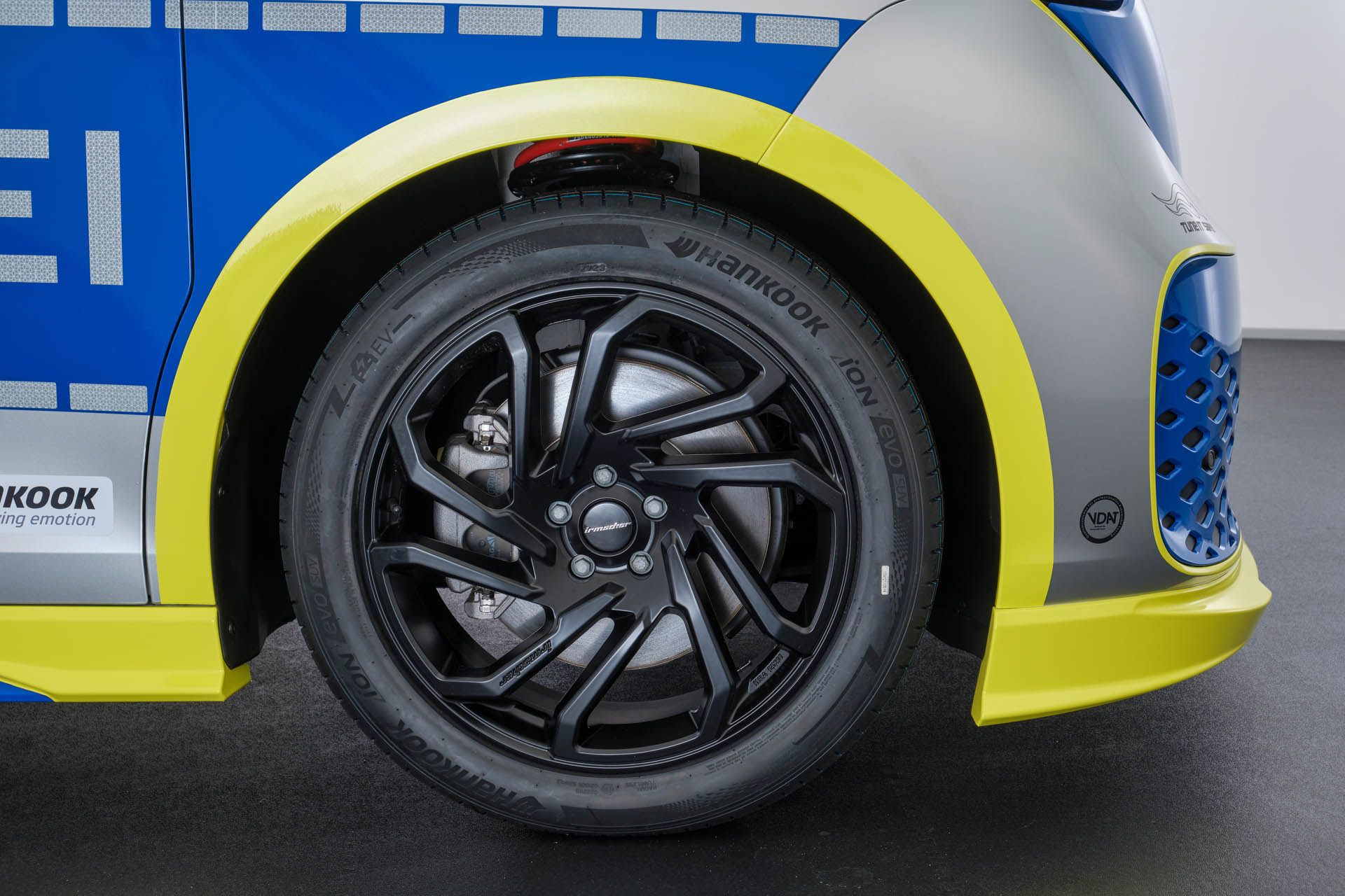Irmscher ID.Buzz als TUNE IT SAFE 06