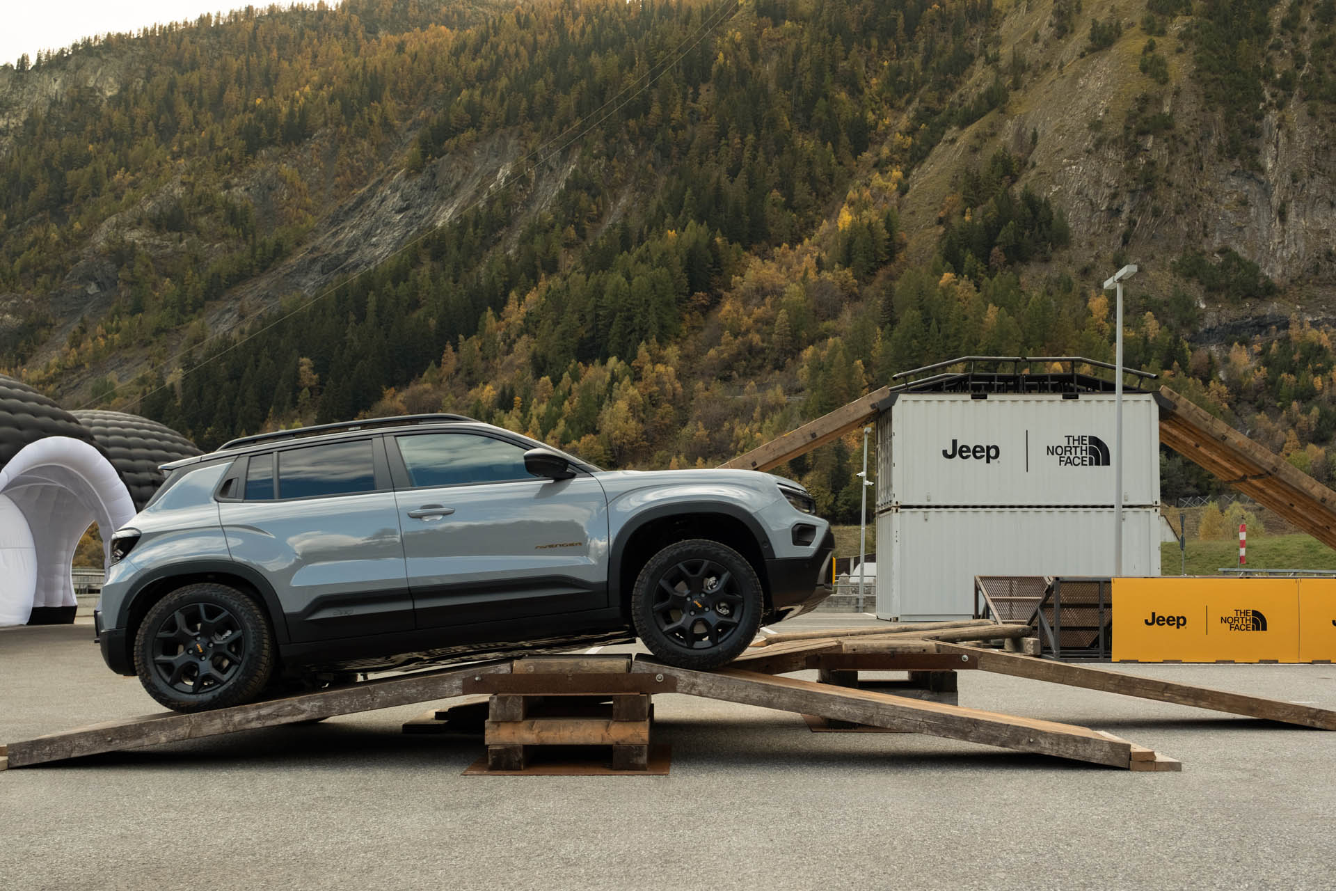 jeep avenger 4xe the north face edition 05