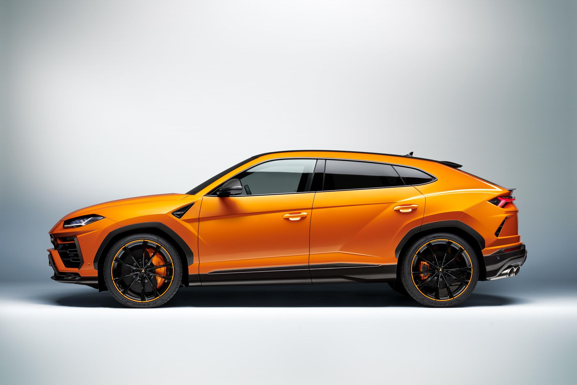 lamborghini urus 04