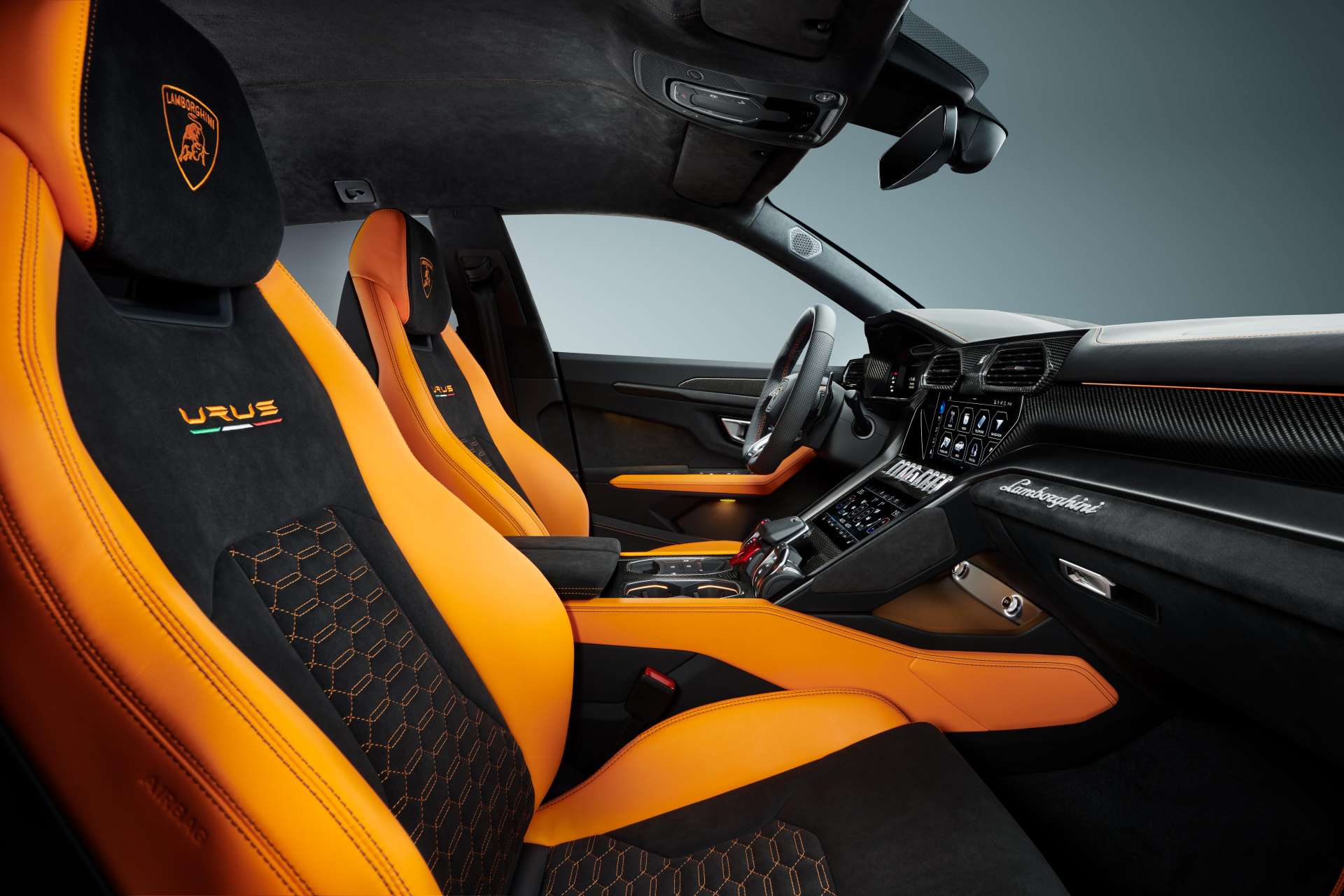 lamborghini urus 05