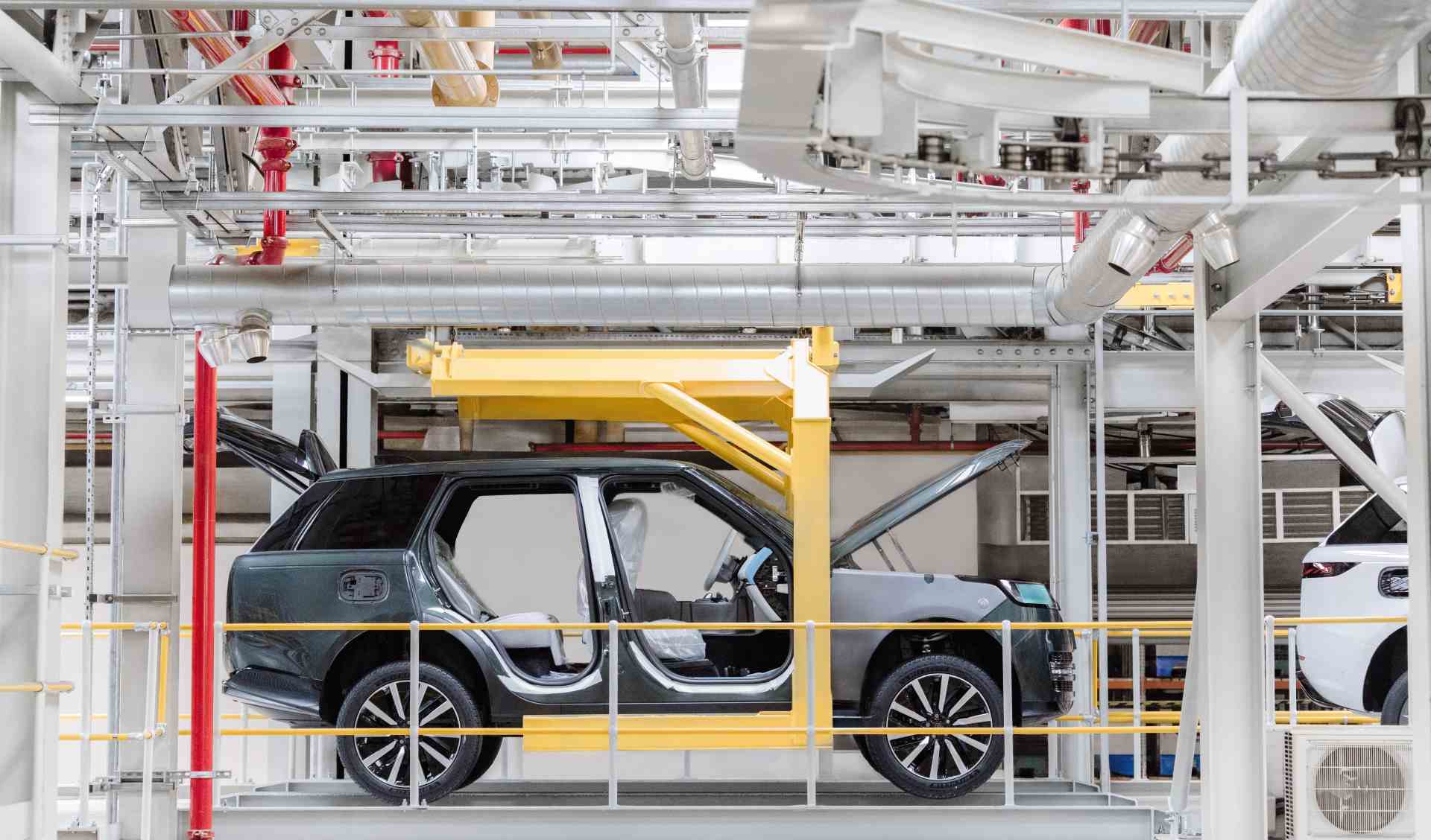RANGE ROVER ELECTRIC 1