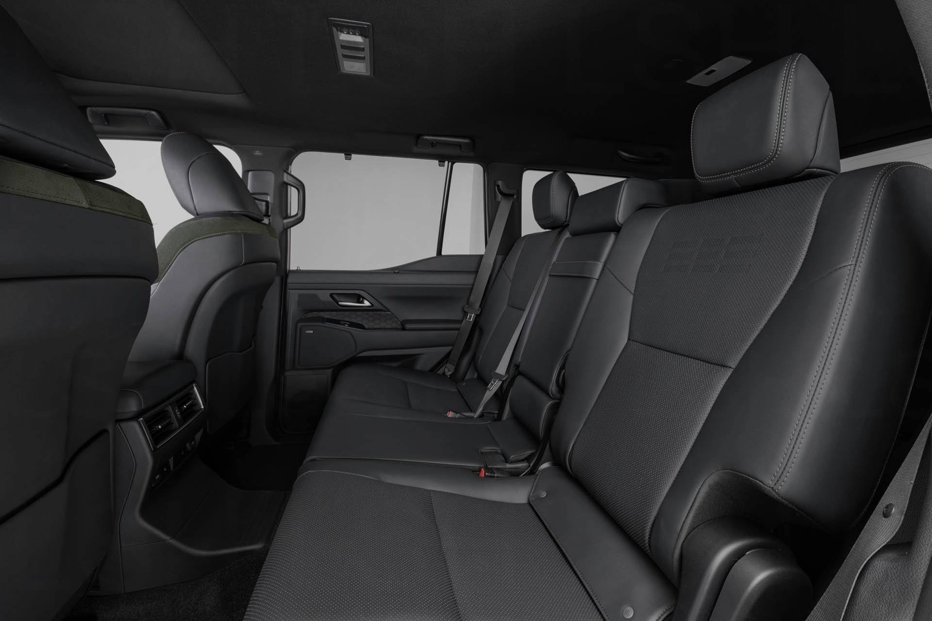 Lexus GX 27