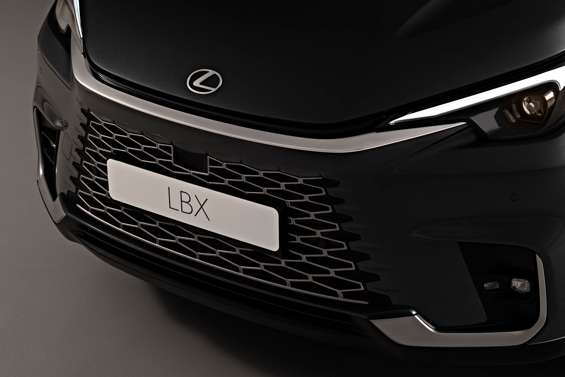 Lexus LBX 28