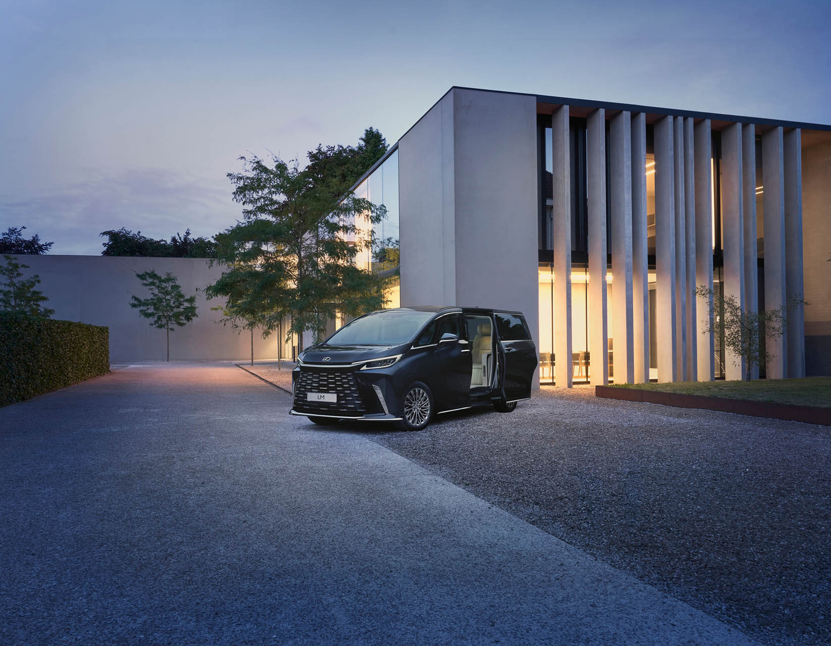 Lexus LM 54