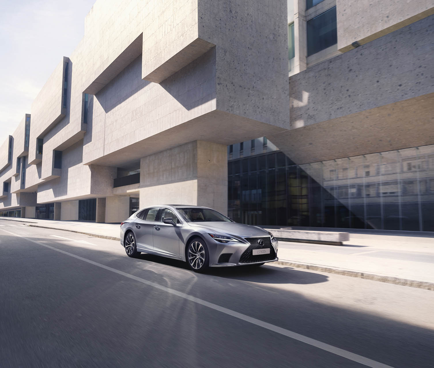 lexusls2023j