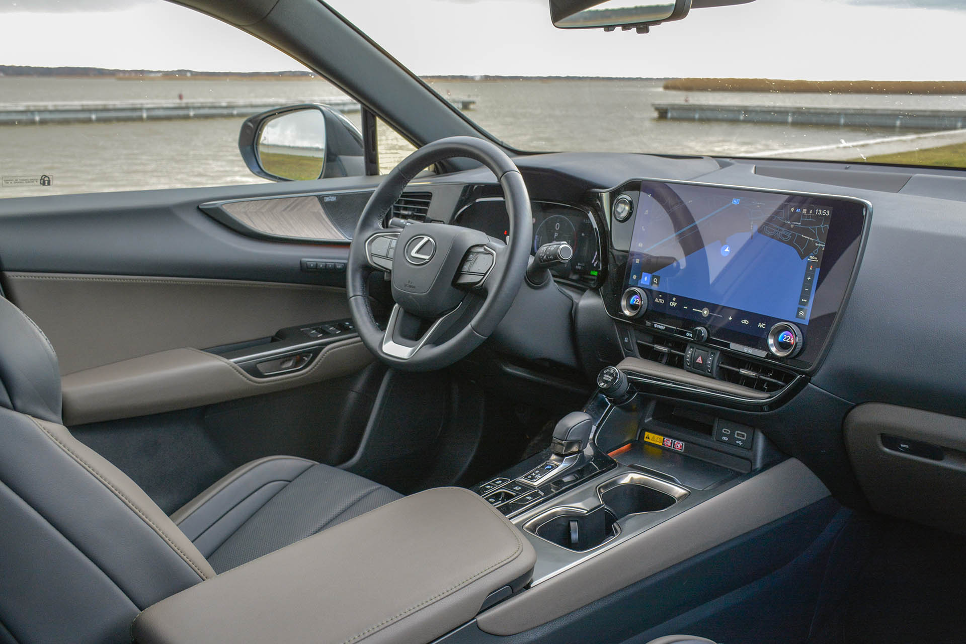Lexus NX 350h Overtail 14
