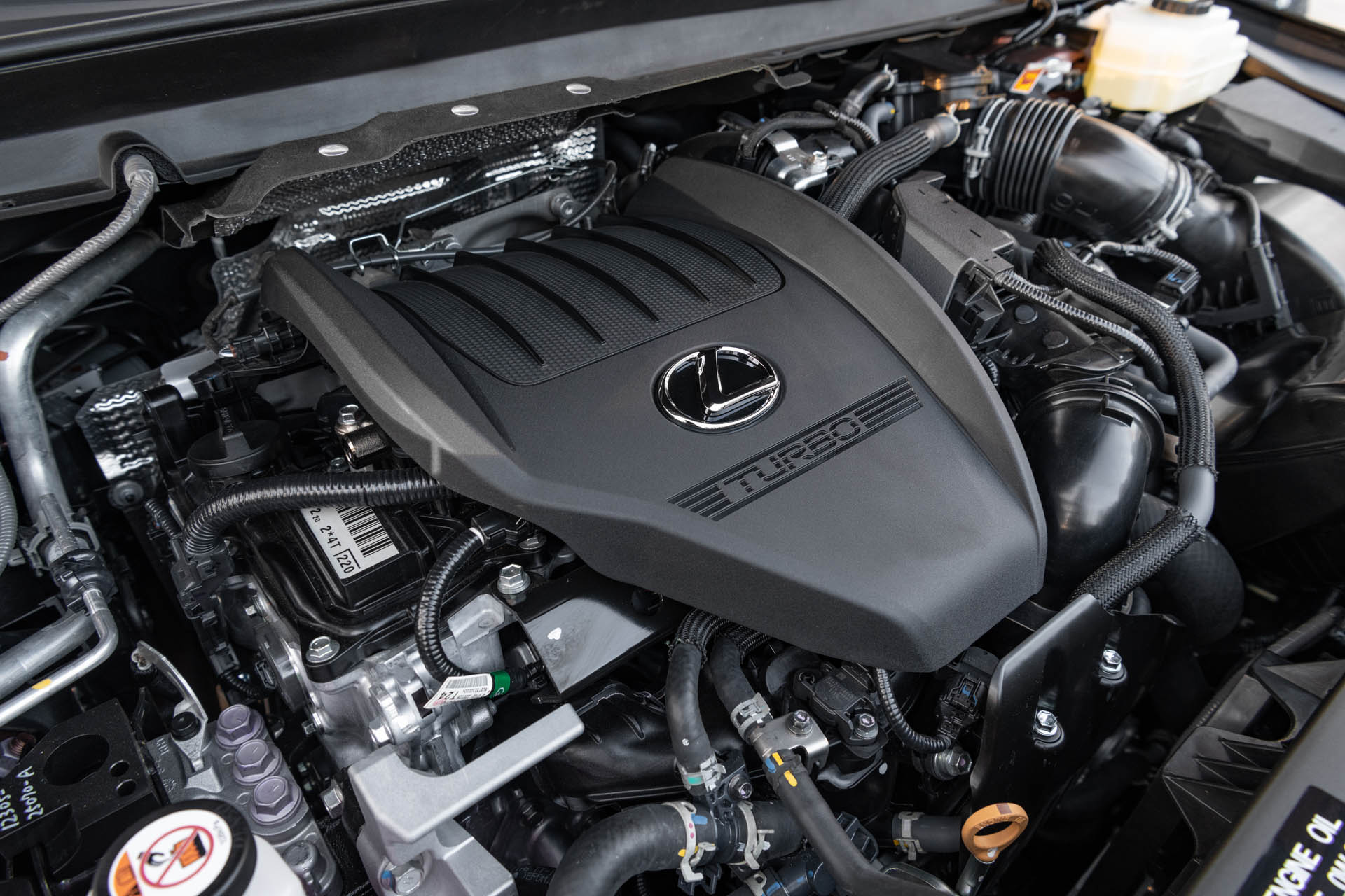 lexuxrx500hfsport01