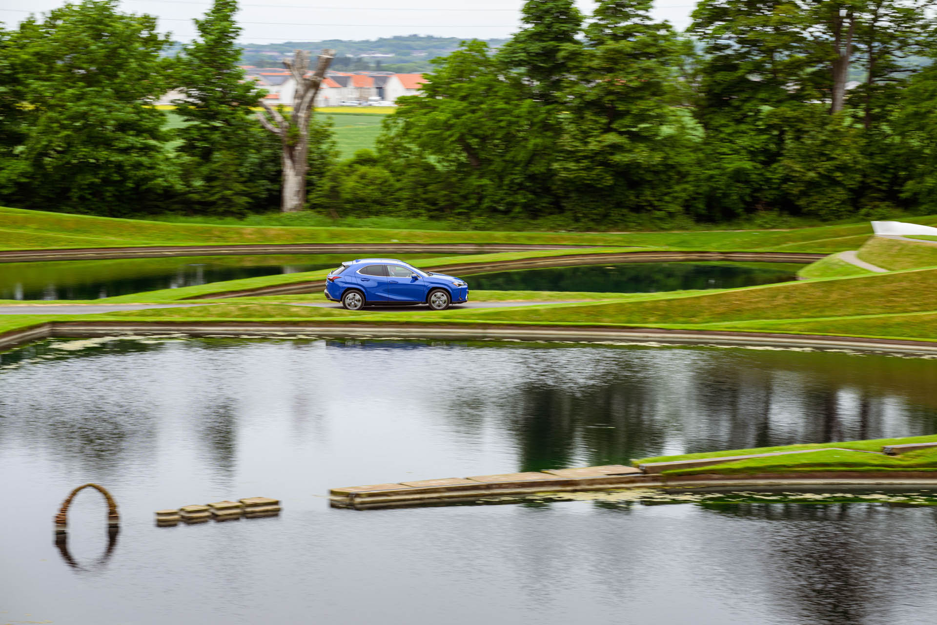 lexus ux300e my23 25