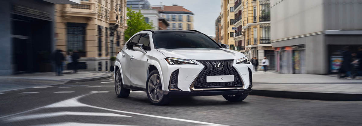Lexus UXh 2025 nyito