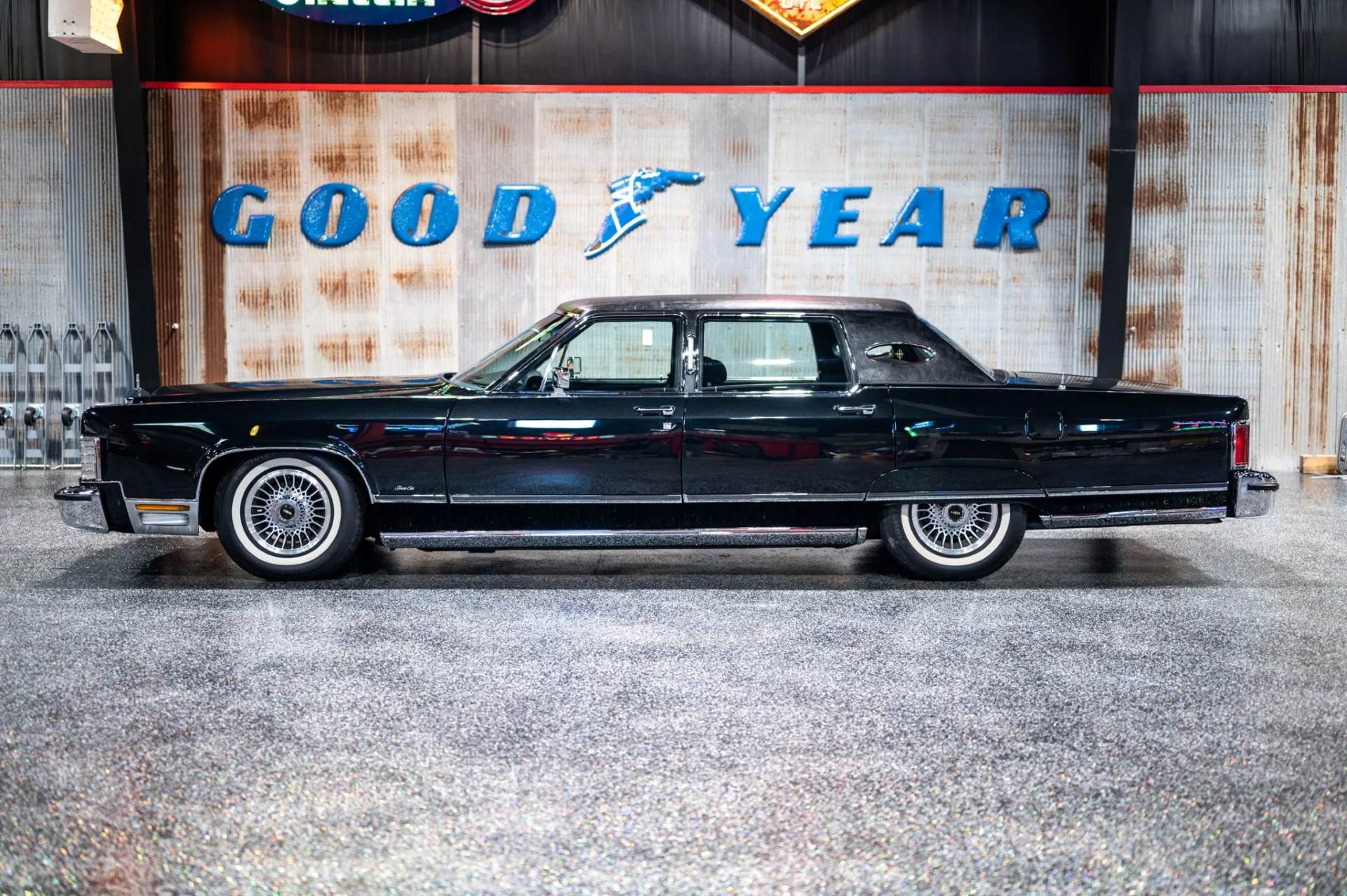 lincoln continental town car 1977 with coyote V8 06