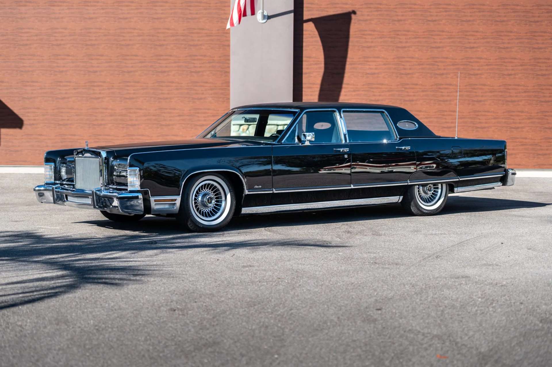 lincoln continental town car 1977 with coyote V8 14