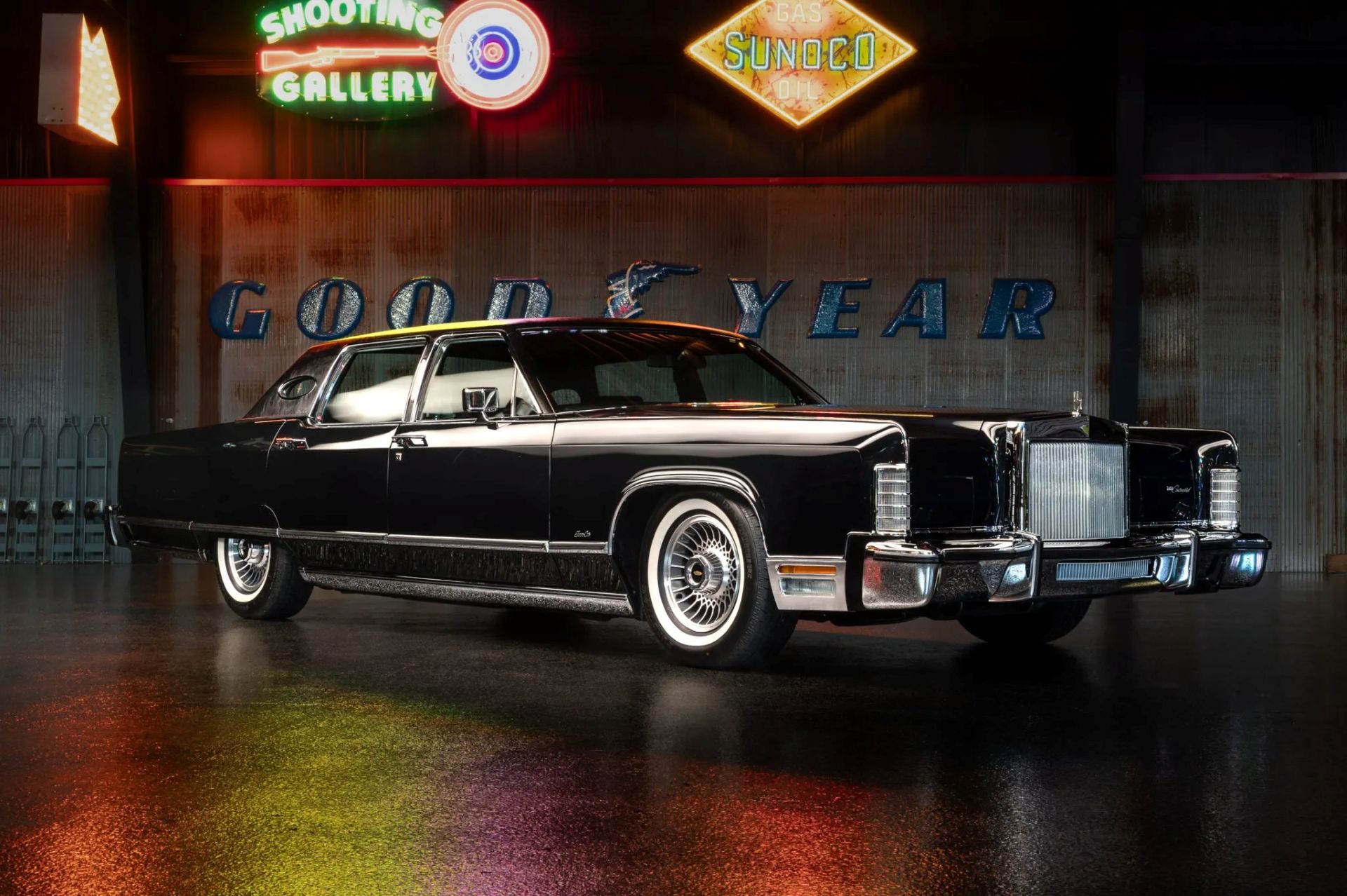 lincoln continental town car 1977 with coyote V8