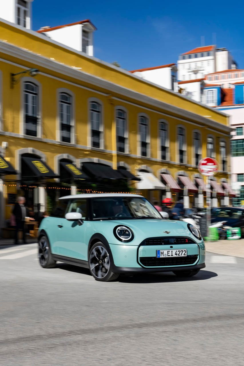 MINI Cooper S Classic Trim 2024 02