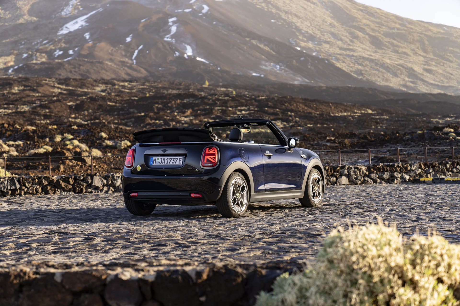 minicooperseconvertible2023c01