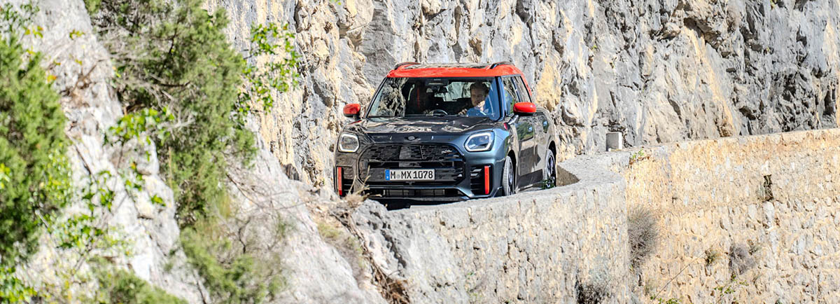 MINI John Cooper Works Countryman 2023 nyito