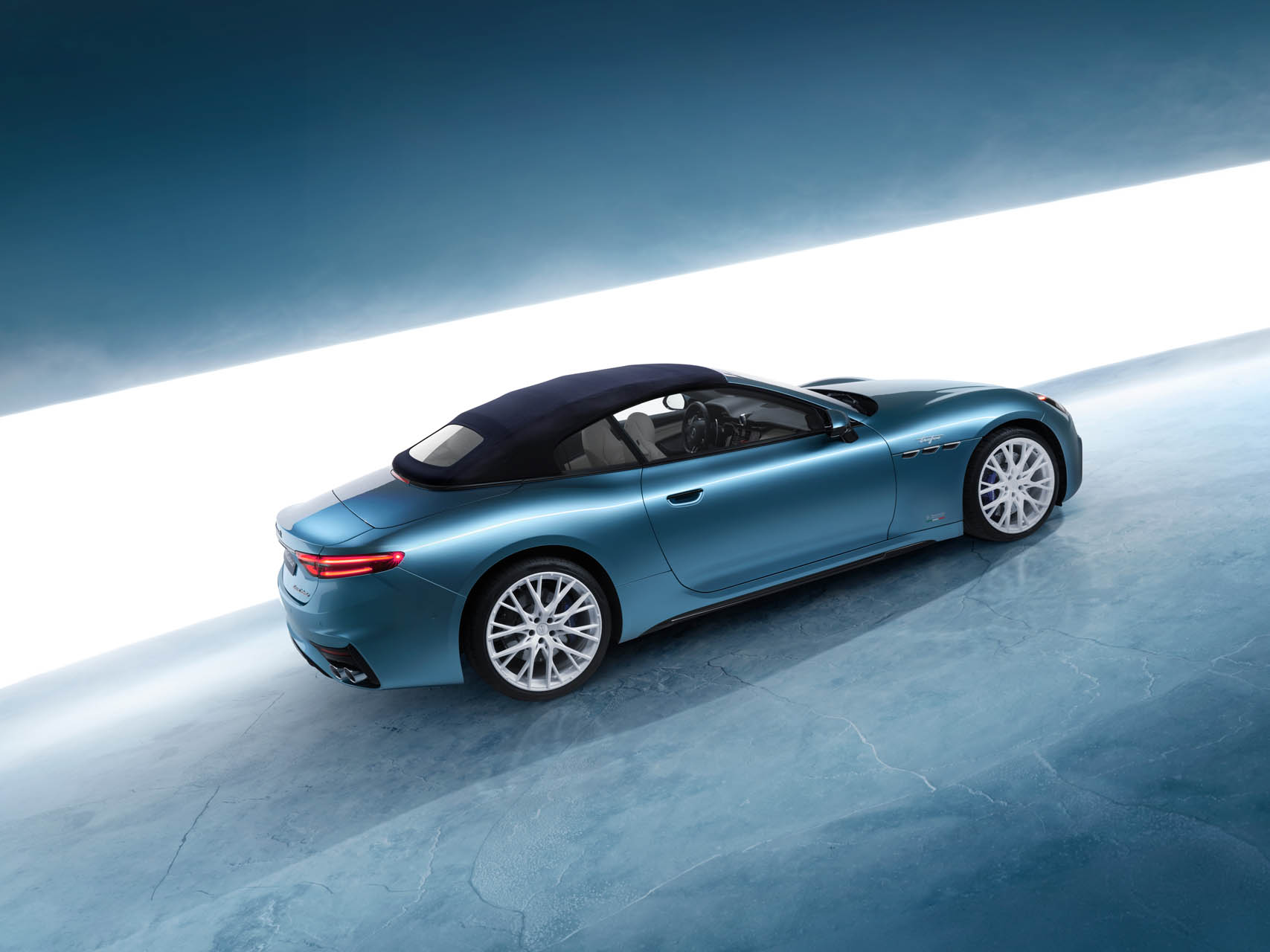 Original-25875-10-maserati-grancabrio-trofeo-one-of-one-the-ice