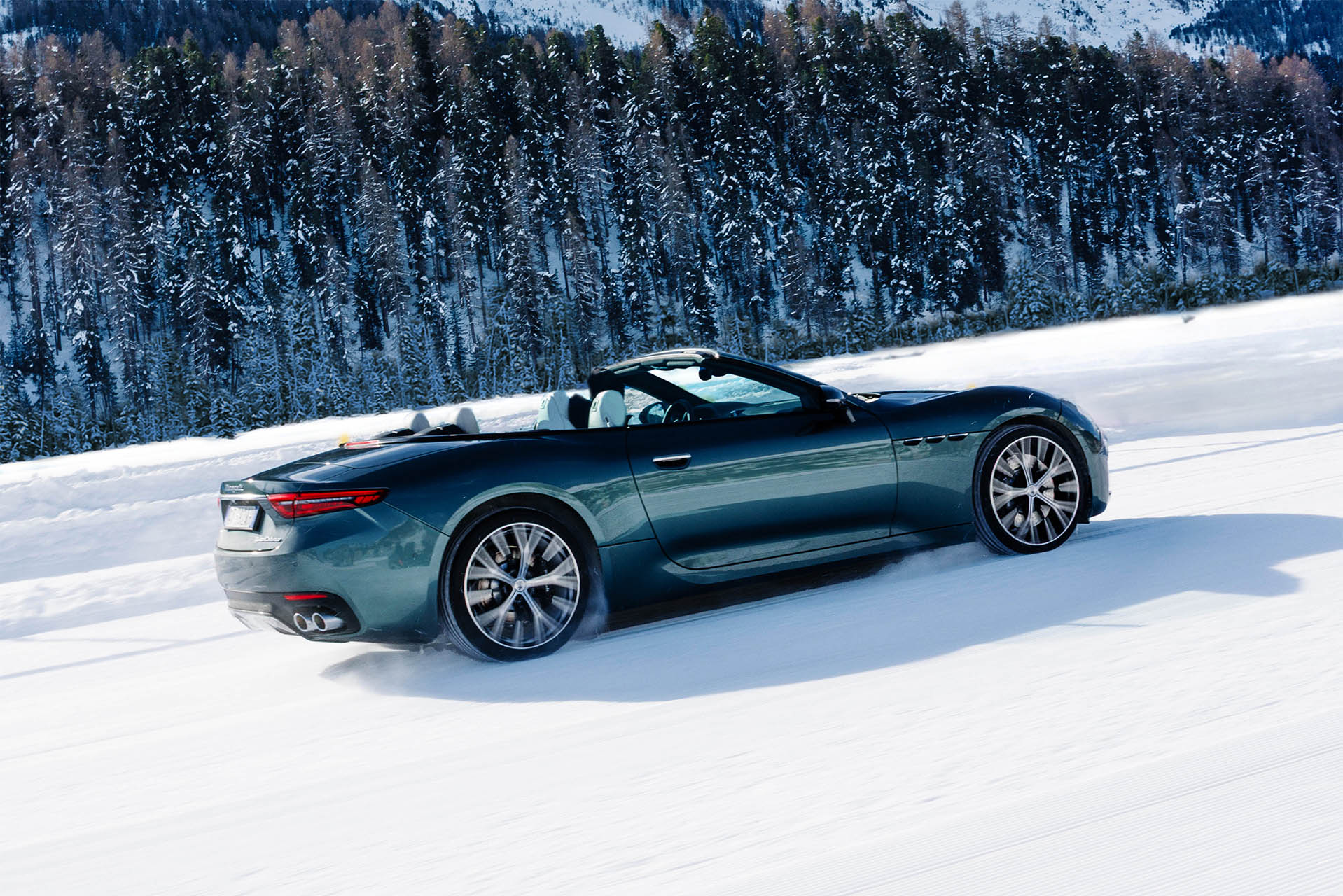 Original-25913-08-maserati-grancabrio-490-cv-at-the-ice-st-moritz