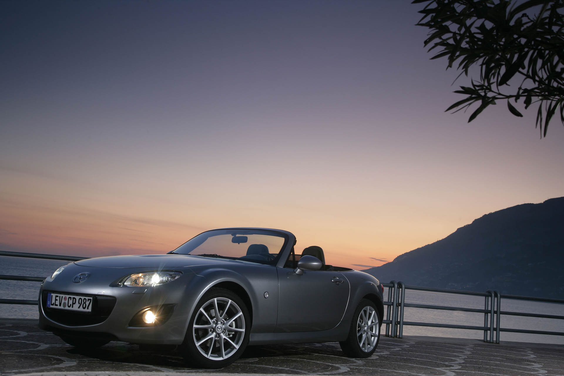 MX-5 FL still9 highres