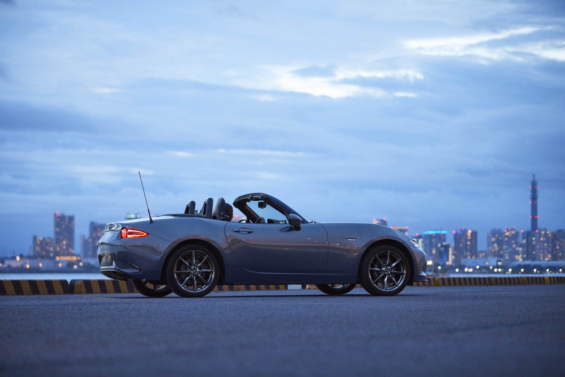 2020 MX-5 IPM3 Softtop GER LHD C08 Ext Side highres