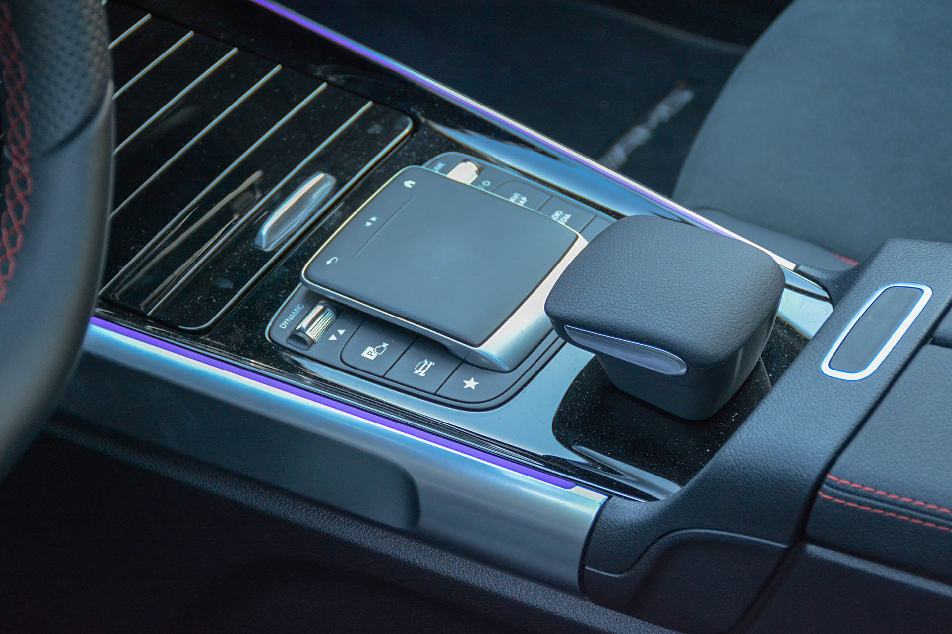 mercedeseqb350-2022d