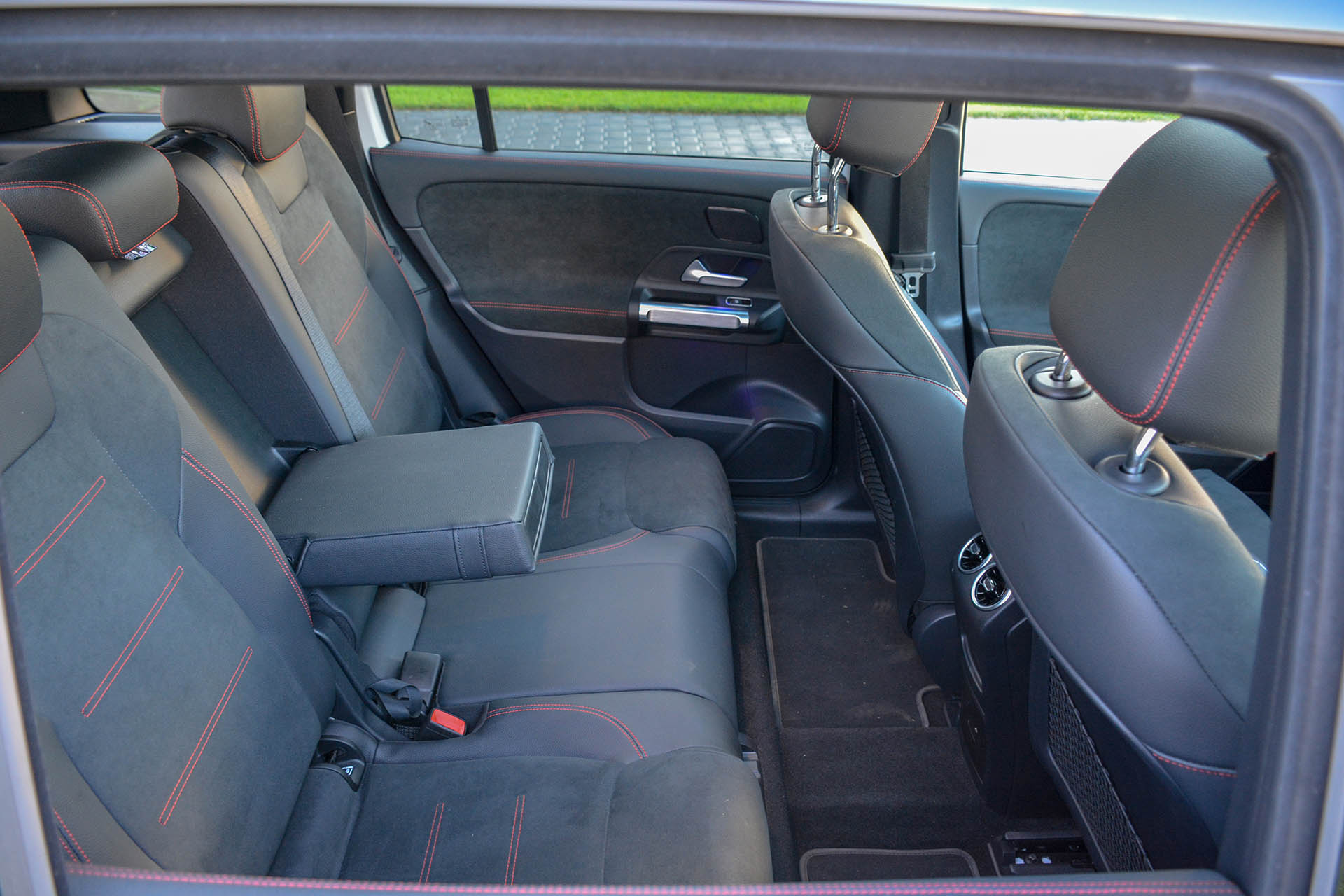 mercedeseqb350-2022j