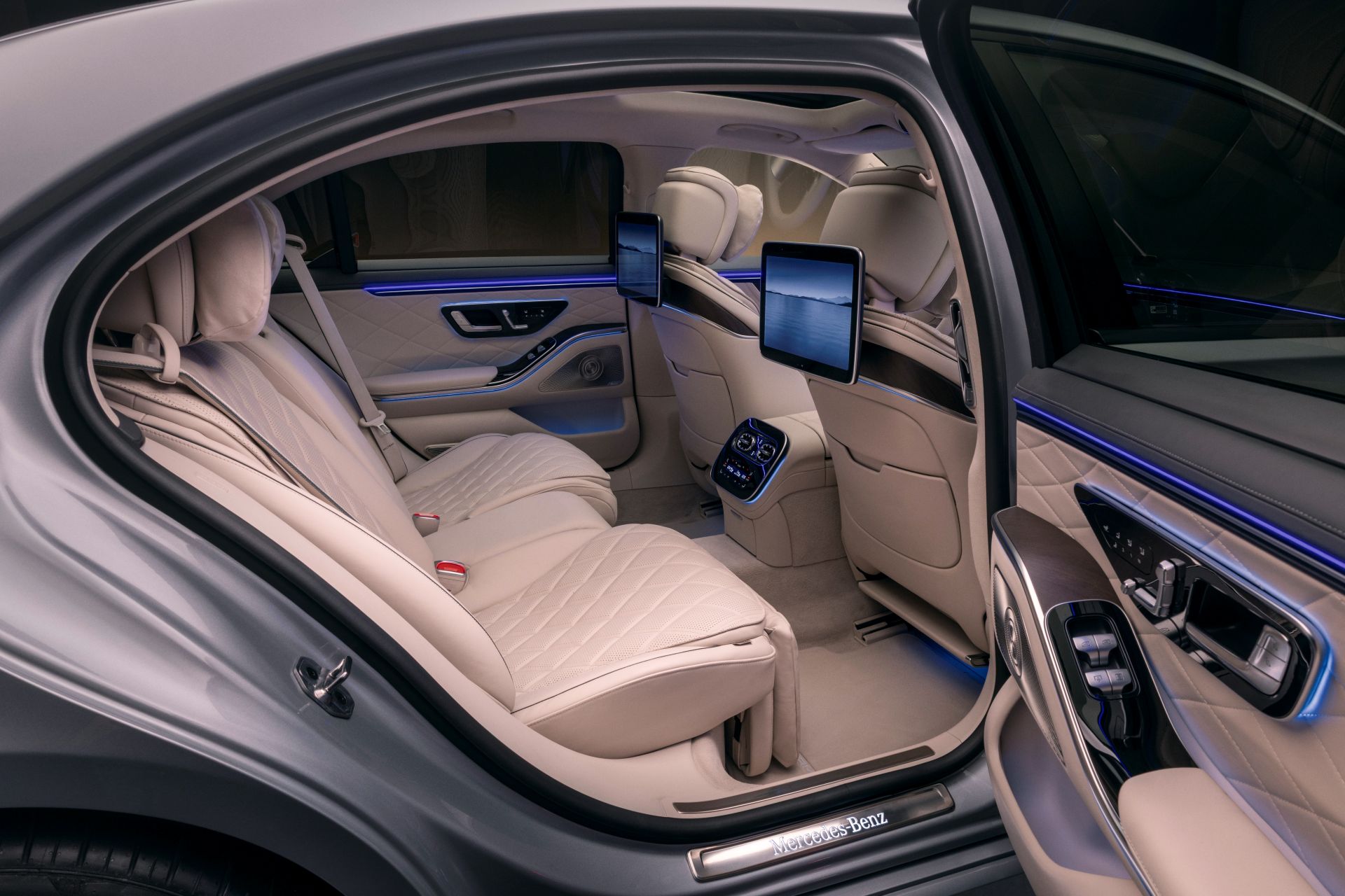 Mercedes-Benz S-Class 2026 32
