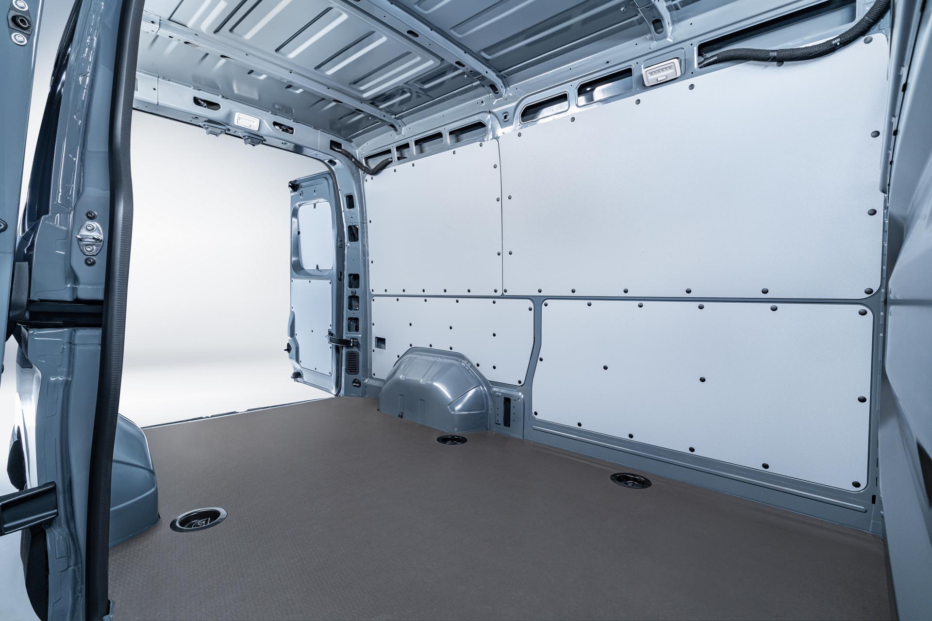 Nissan Interstar PK Final High 105.JPG