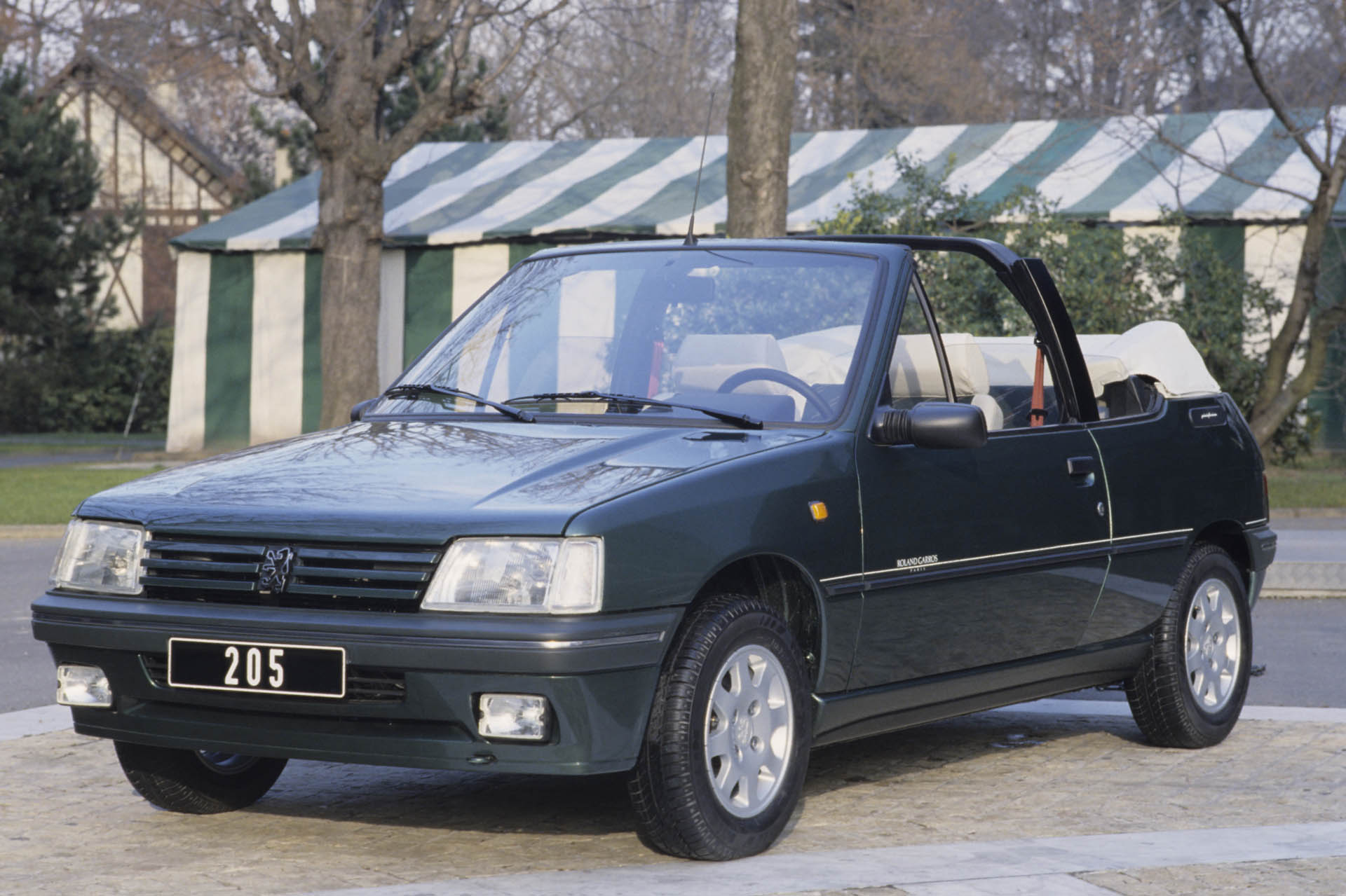 Peugeot205cabrio03