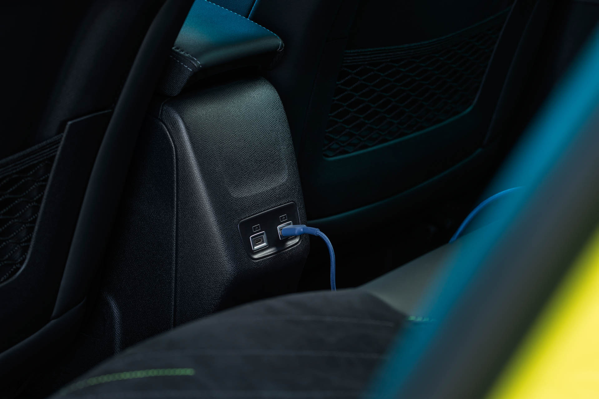 Peugeot e208 2023 26
