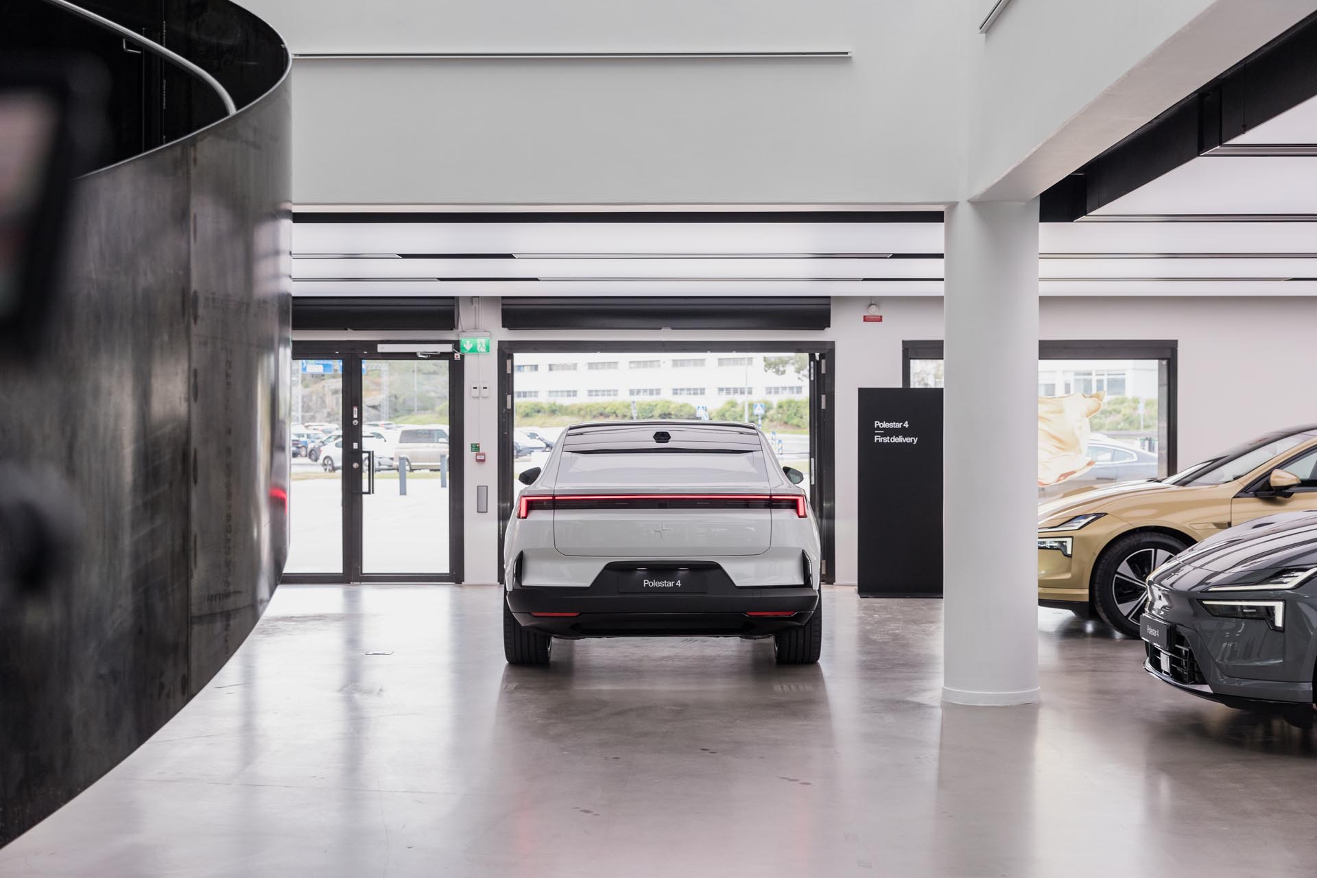 Polestar 4 SUV coup2