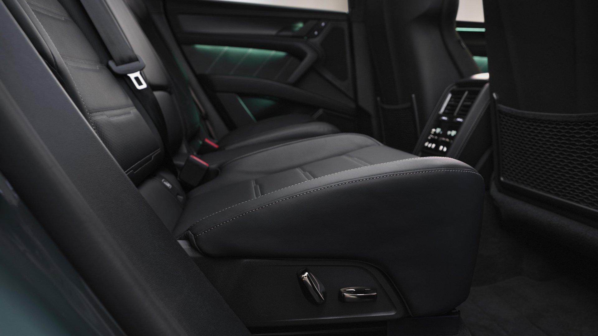 porsche cayenne electric 16