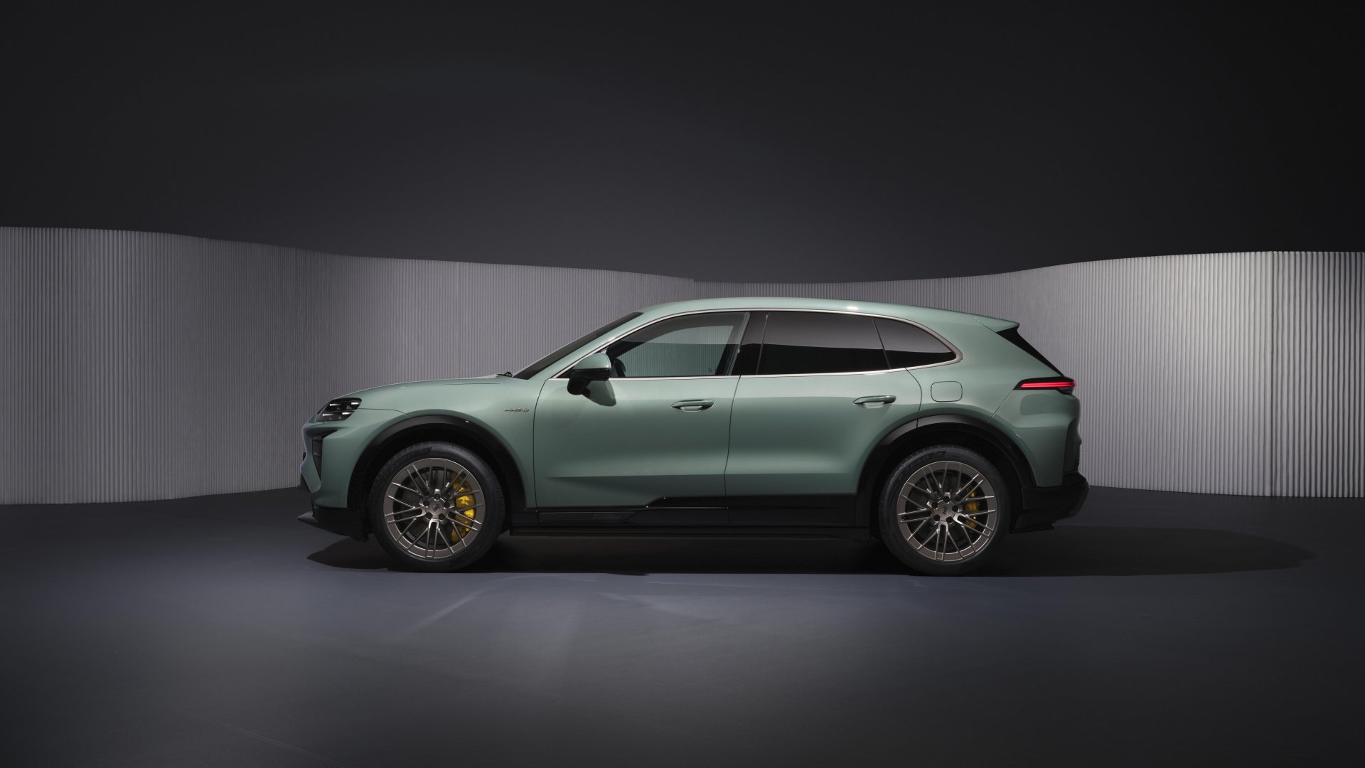 porsche cayenne electric 25