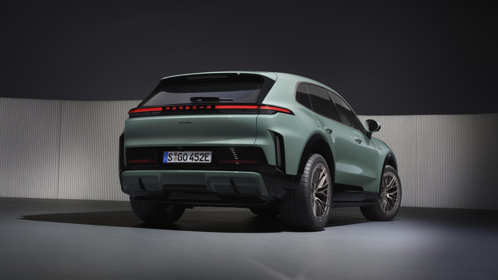 porsche cayenne electric 27