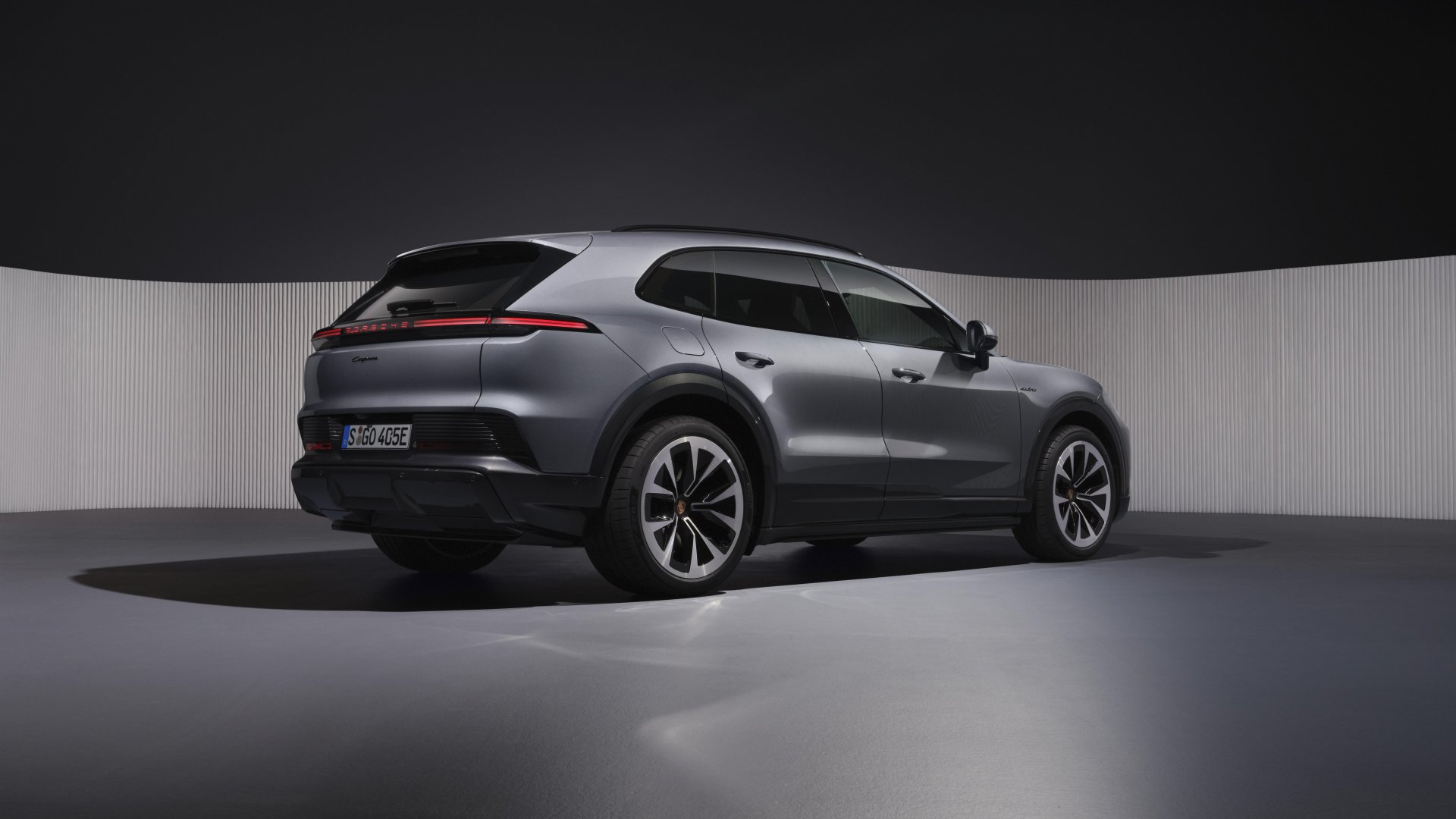 porsche cayenne electric 33
