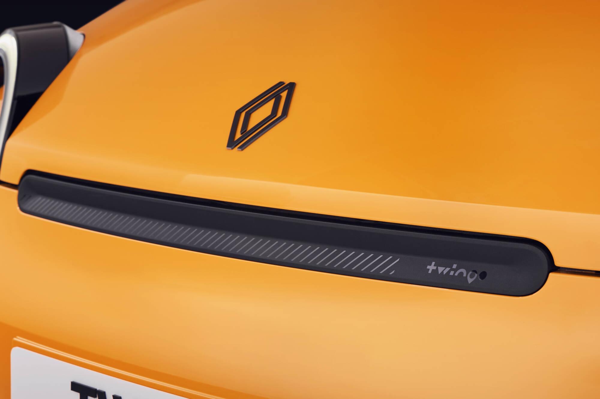 Renault Twingo E-Tech electric - Mango Yellow 12