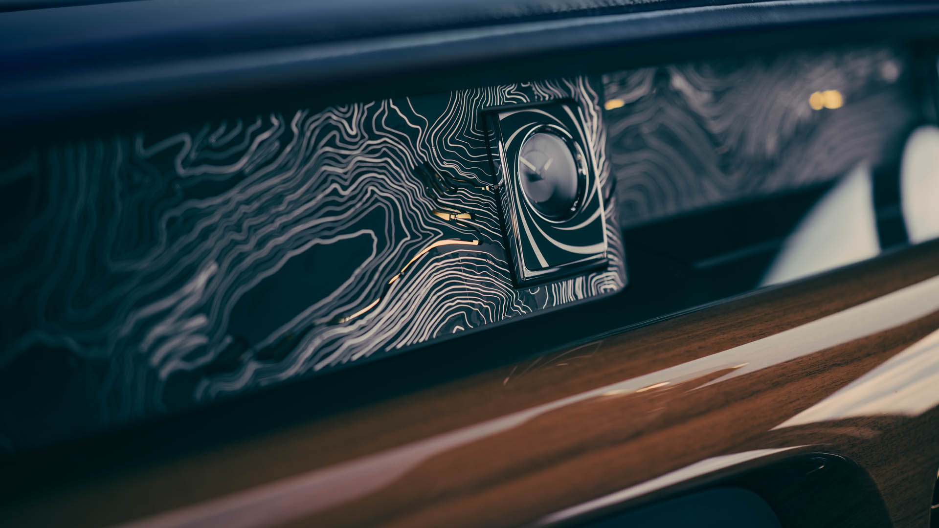 rolls-royce phantom goldfinger 02