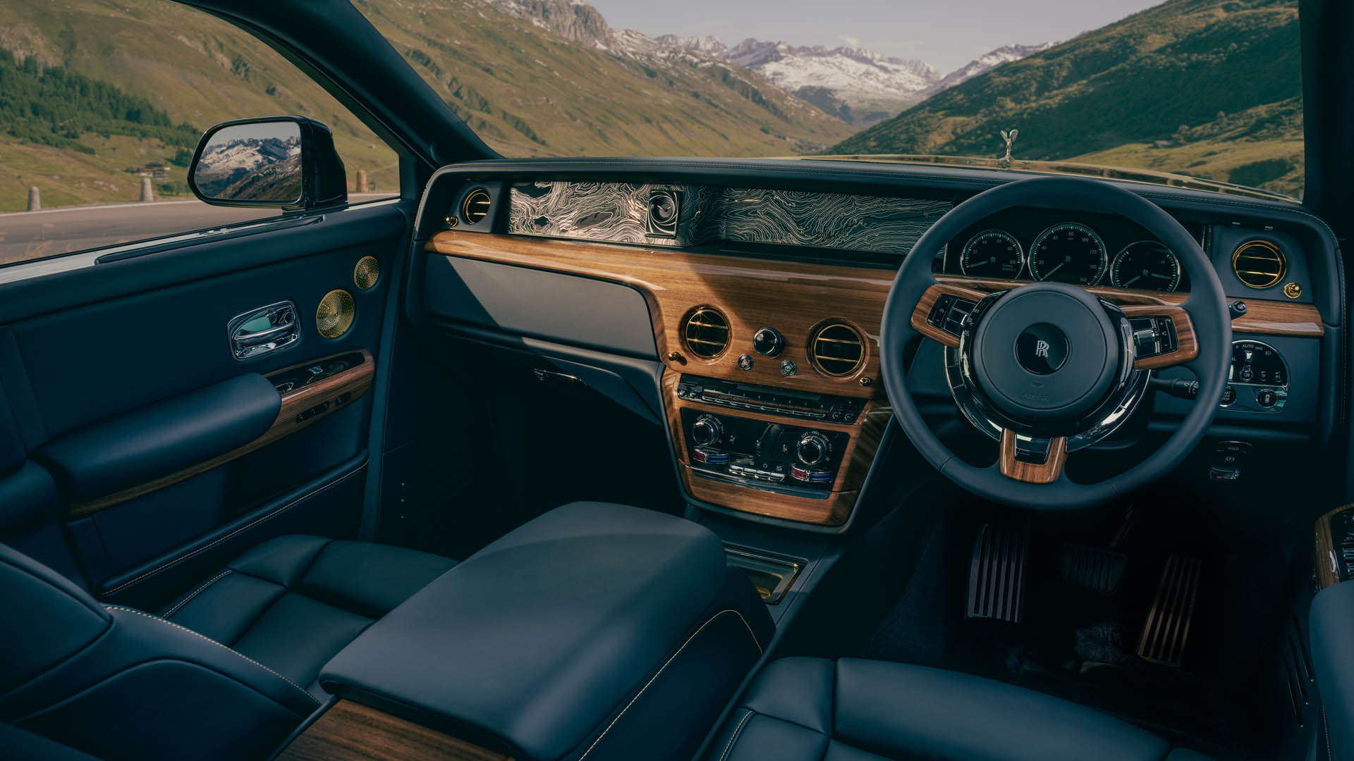 rolls-royce phantom goldfinger 06
