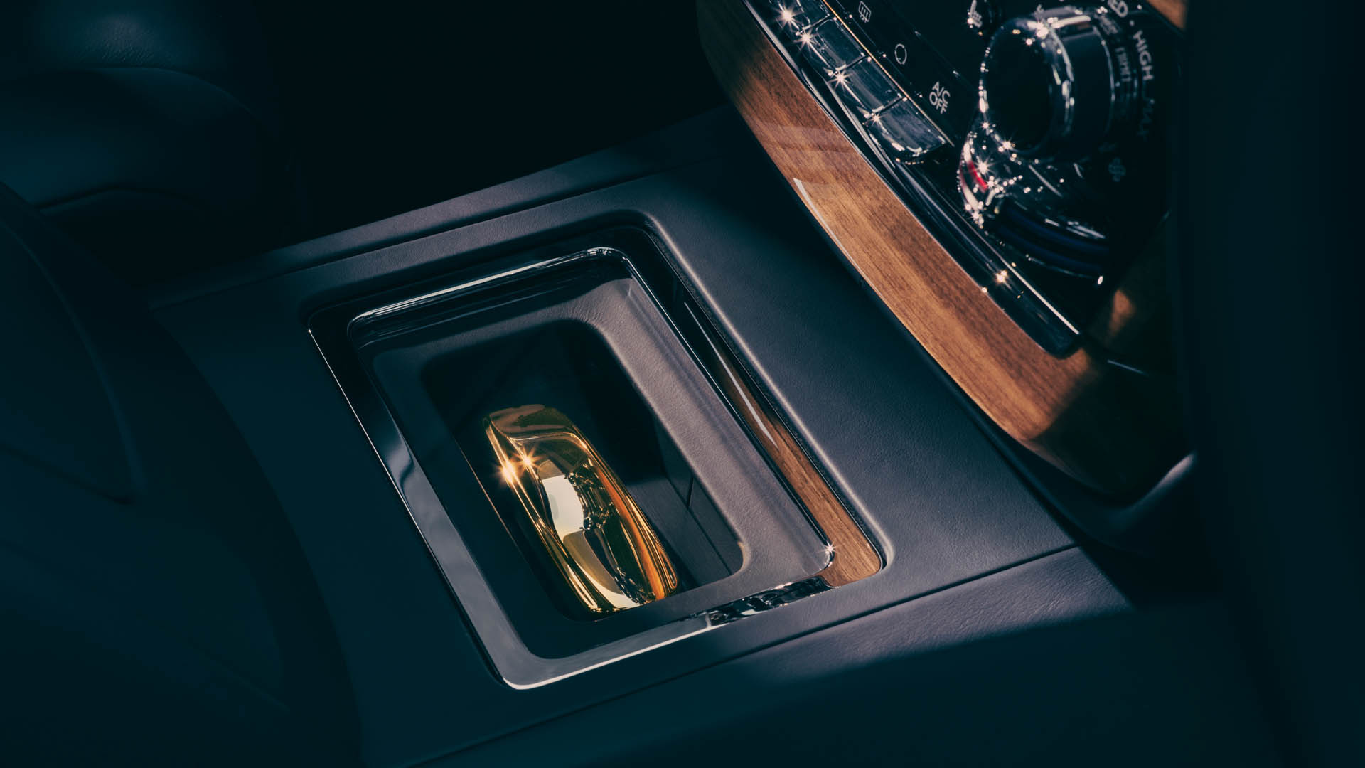 rolls-royce phantom goldfinger 16