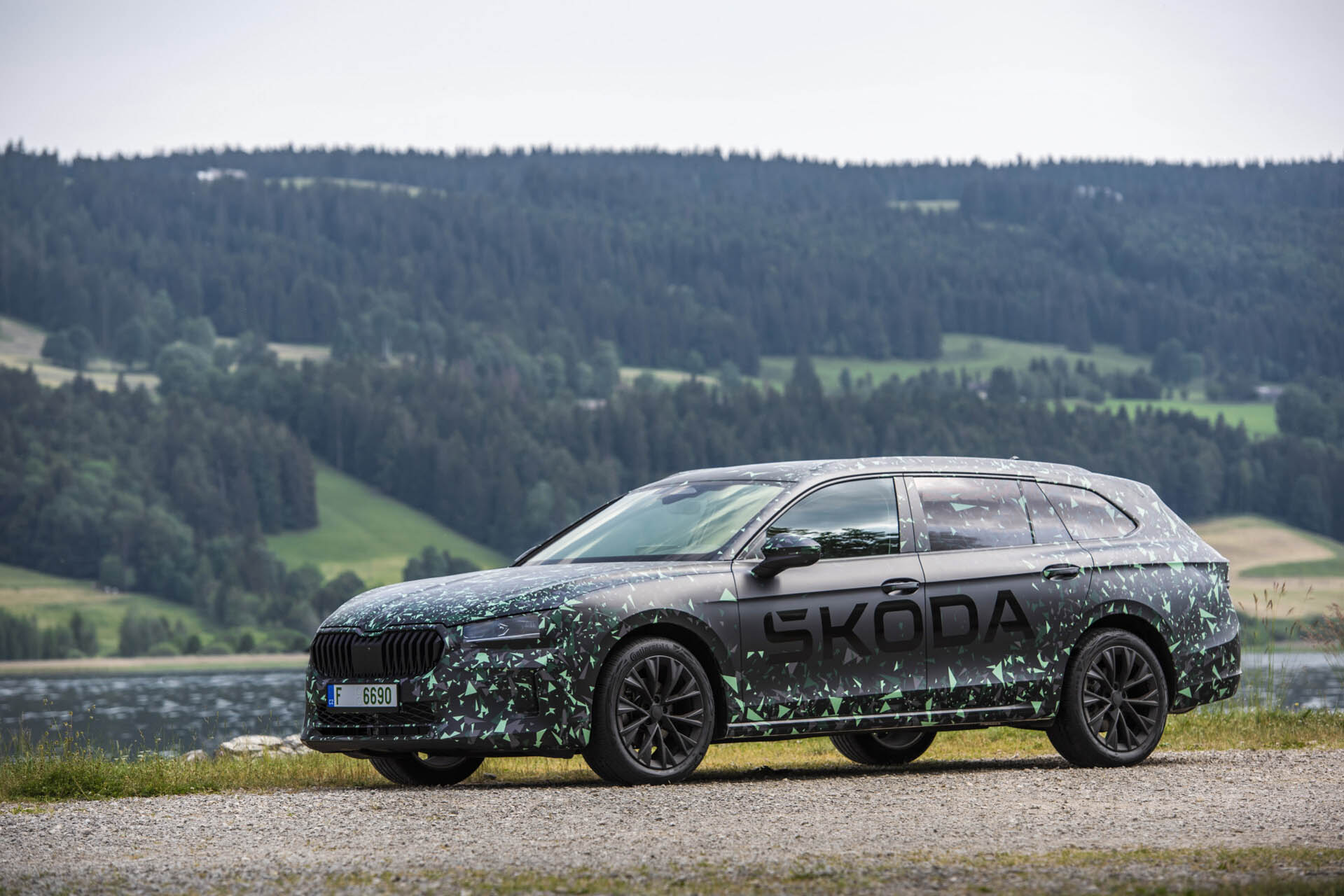 Skoda Superb camouflage 02
