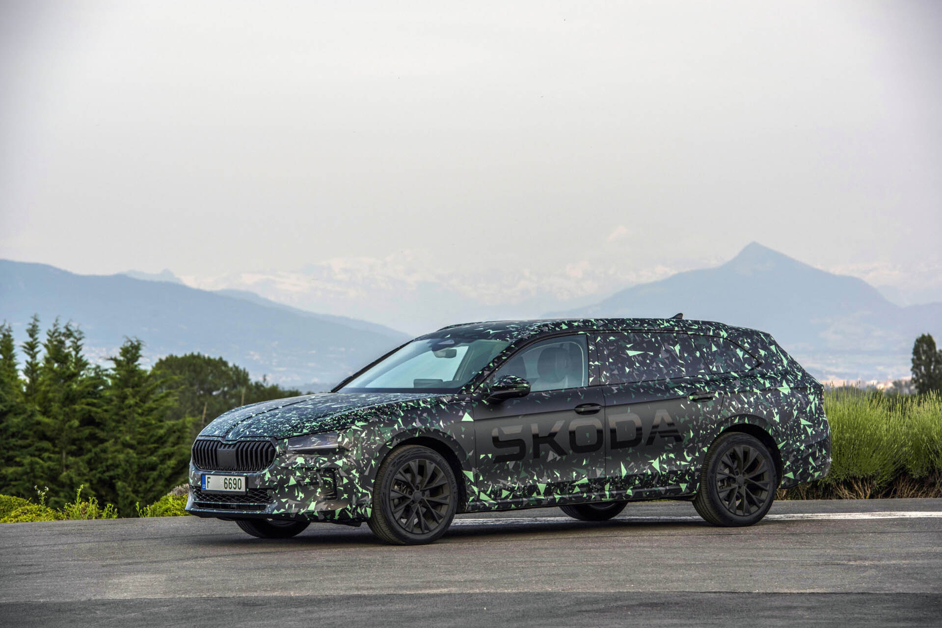Skoda Superb camouflage 05