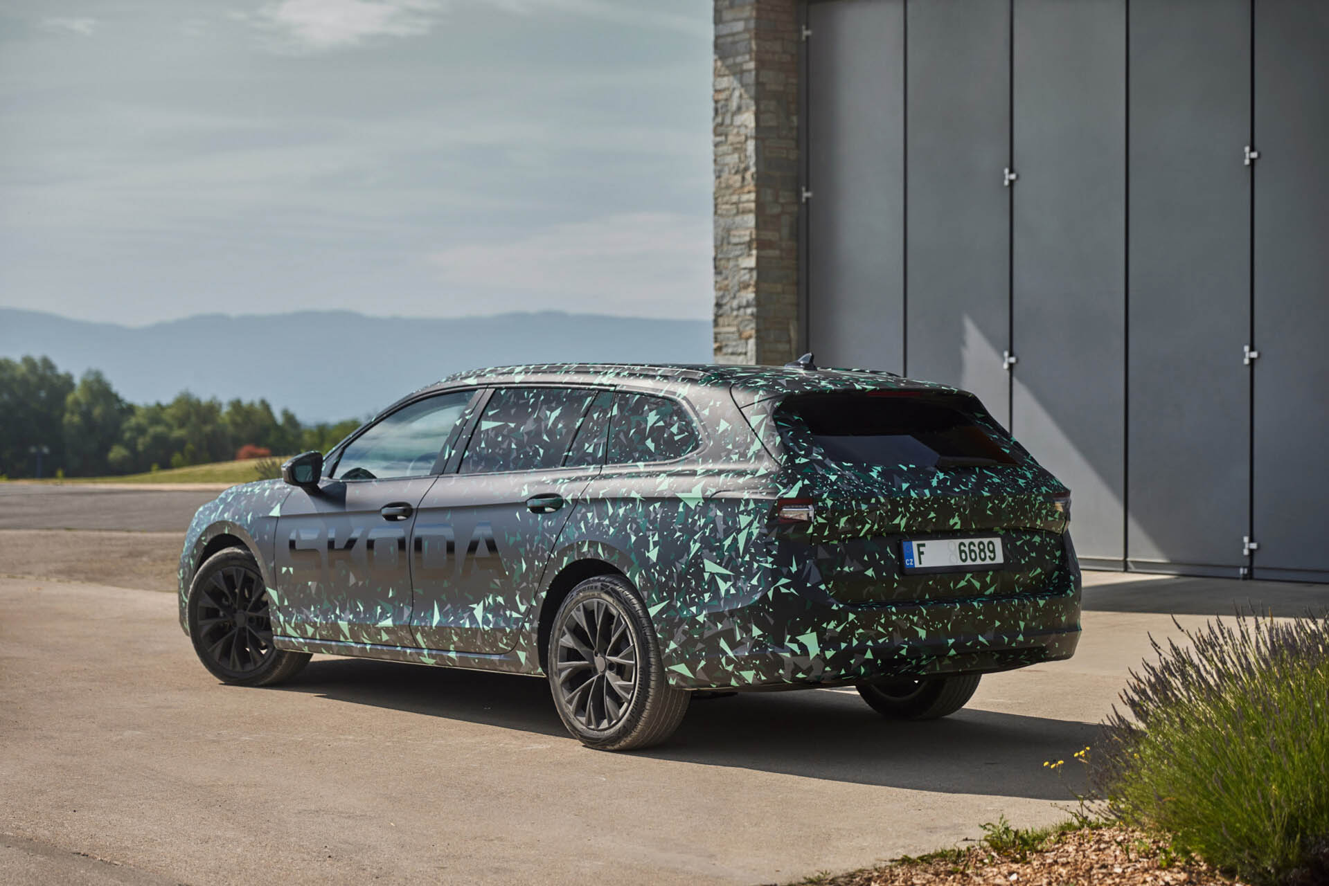 Skoda Superb camouflage 12