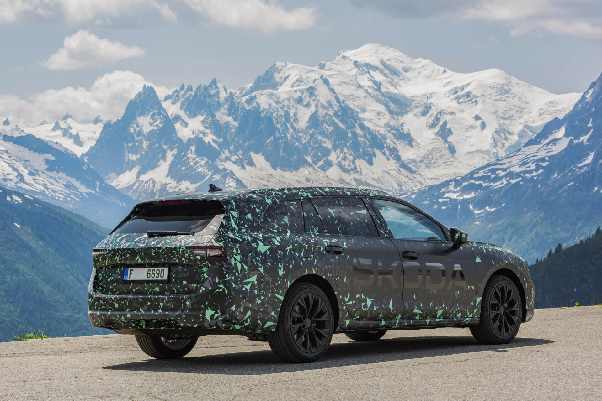 Skoda Superb camouflage 22