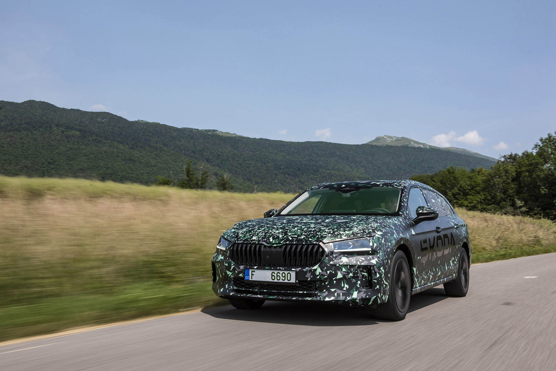 Skoda Superb camouflage 30