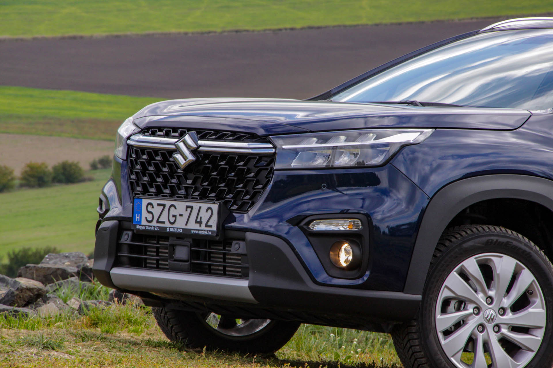 suzukisxscrossmhev2022g01