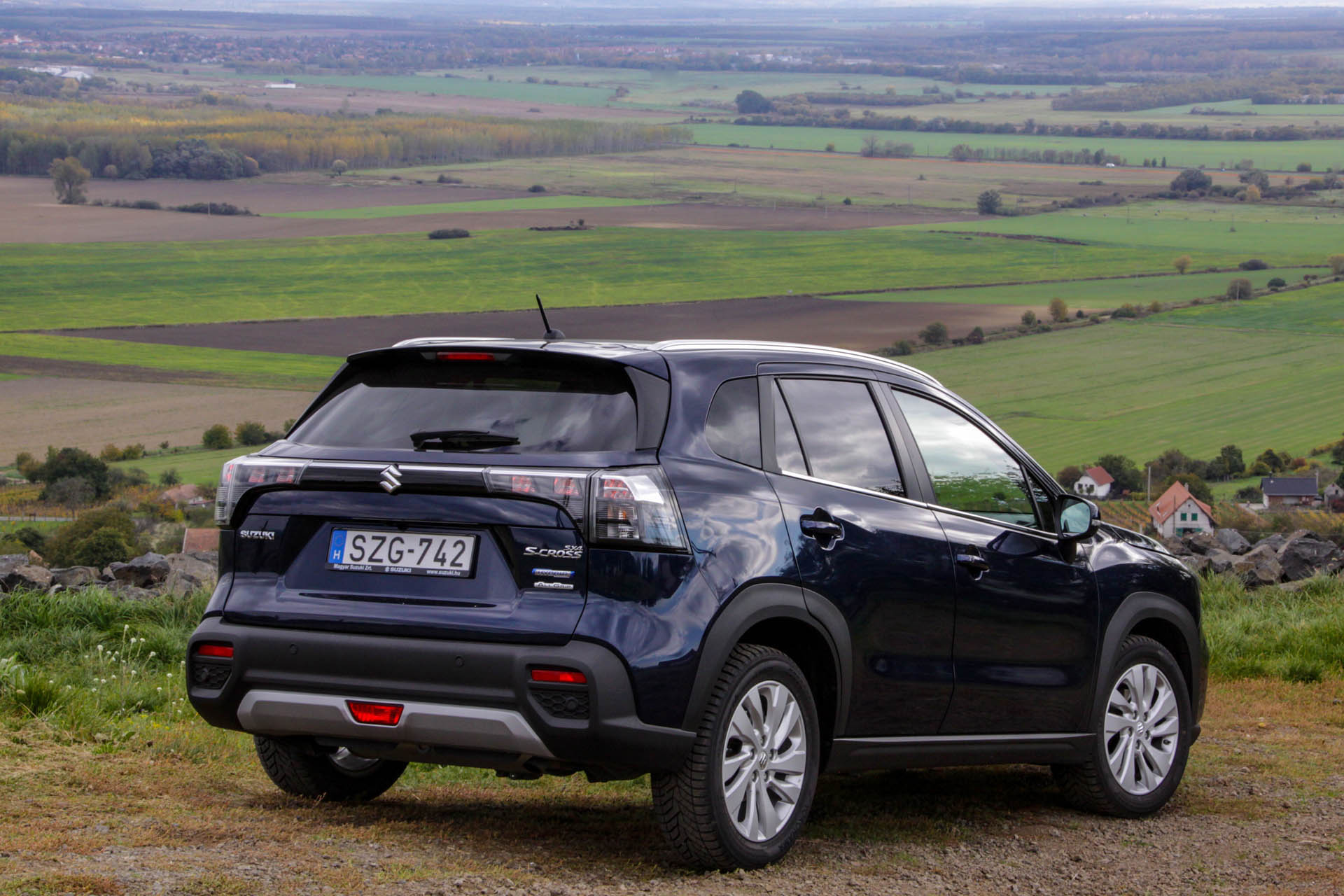 suzukisxscrossmhev2022ly