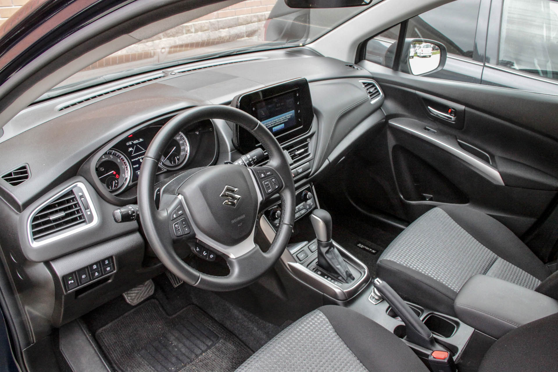 suzukisxscrossmhev2022sz