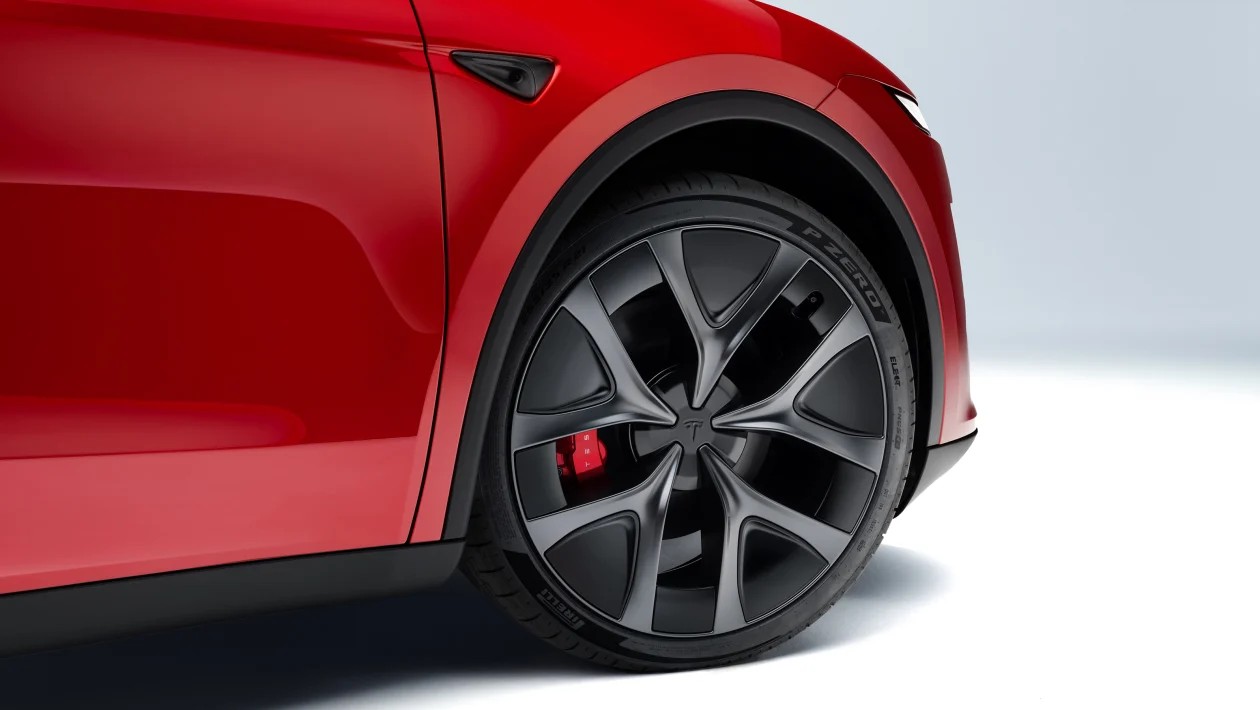 Tesla Model Y Performance 2025 07