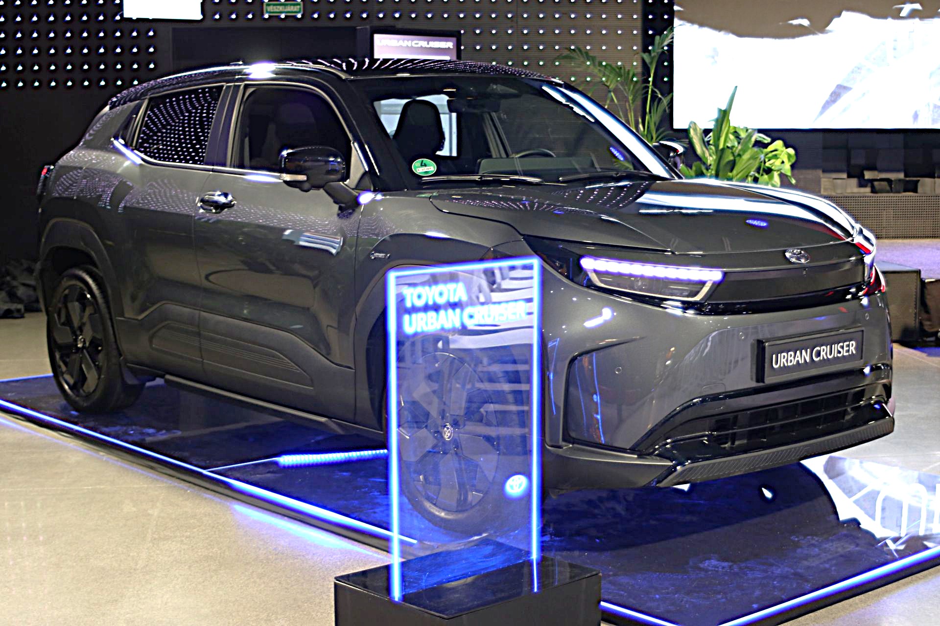 toyota urban cruiser 01